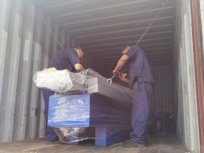 Emballage et transport de la machine de cadrage en acier